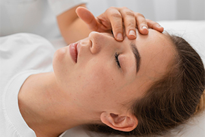 額頭、眉毛區域